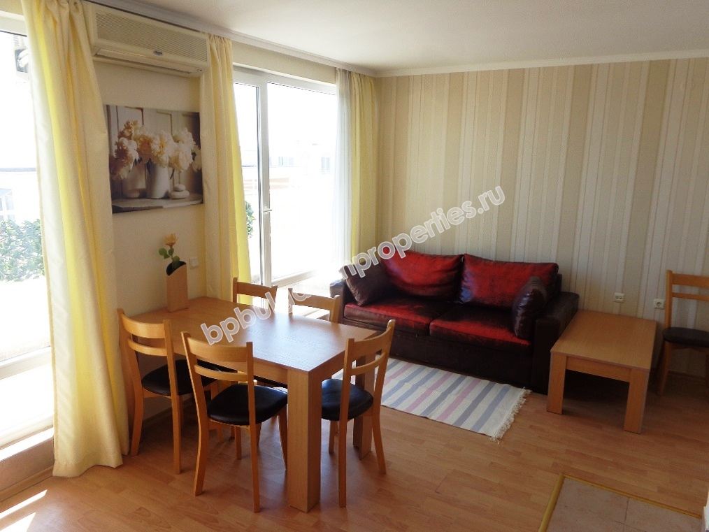 Трехкомнатная меблированная квартира с панорамным видом на море на продажу в курорте Святой Влас