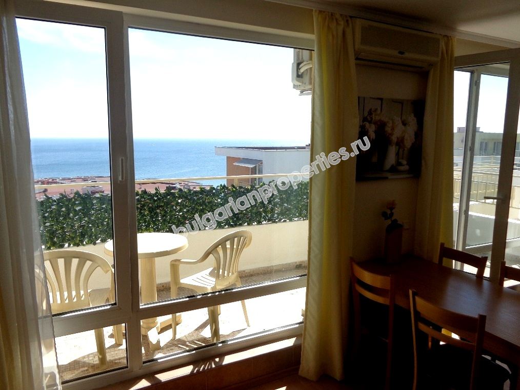 Трехкомнатная меблированная квартира с панорамным видом на море на продажу в курорте Святой Влас