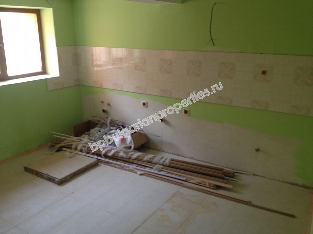 Полностью реновированный дом на продажу в деревне вблизи курорта Солнечный Берег и моря