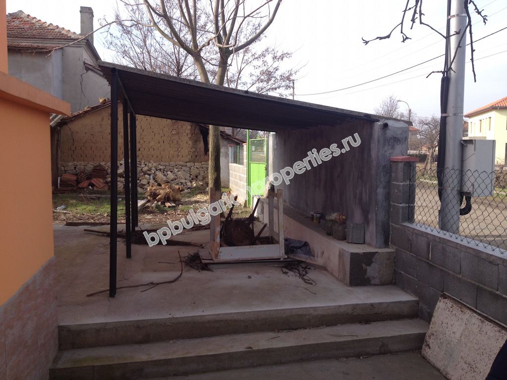 Полностью реновированный дом на продажу в деревне вблизи курорта Солнечный Берег и моря