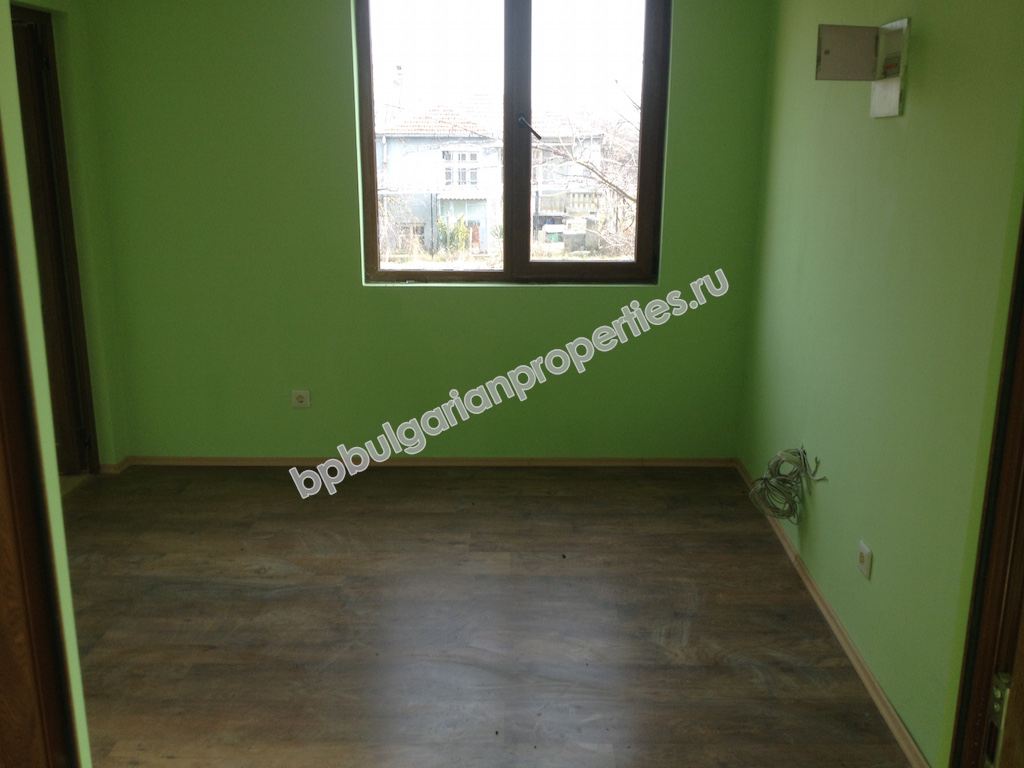 Полностью реновированный дом на продажу в деревне вблизи курорта Солнечный Берег и моря