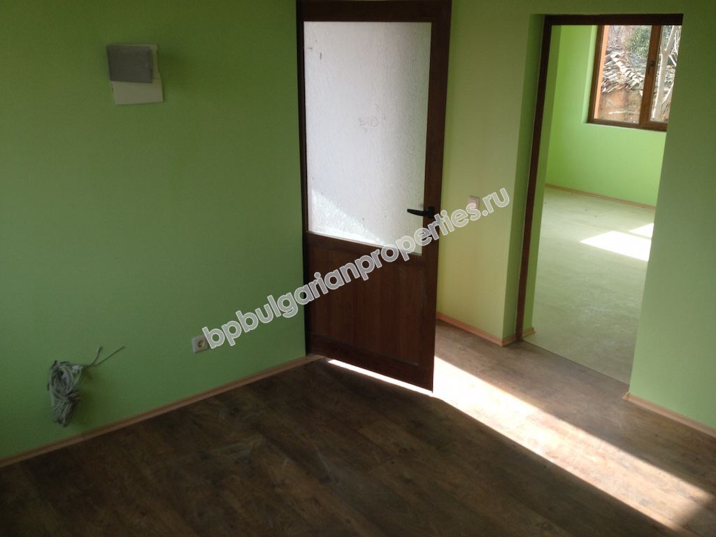 Полностью реновированный дом на продажу в деревне вблизи курорта Солнечный Берег и моря