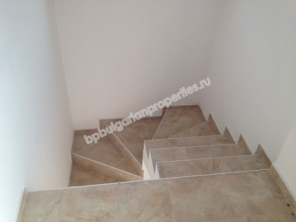 Полностью реновированный дом на продажу в деревне вблизи курорта Солнечный Берег и моря