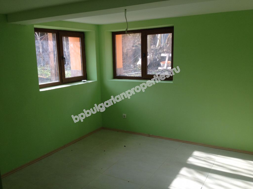 Полностью реновированный дом на продажу в деревне вблизи курорта Солнечный Берег и моря