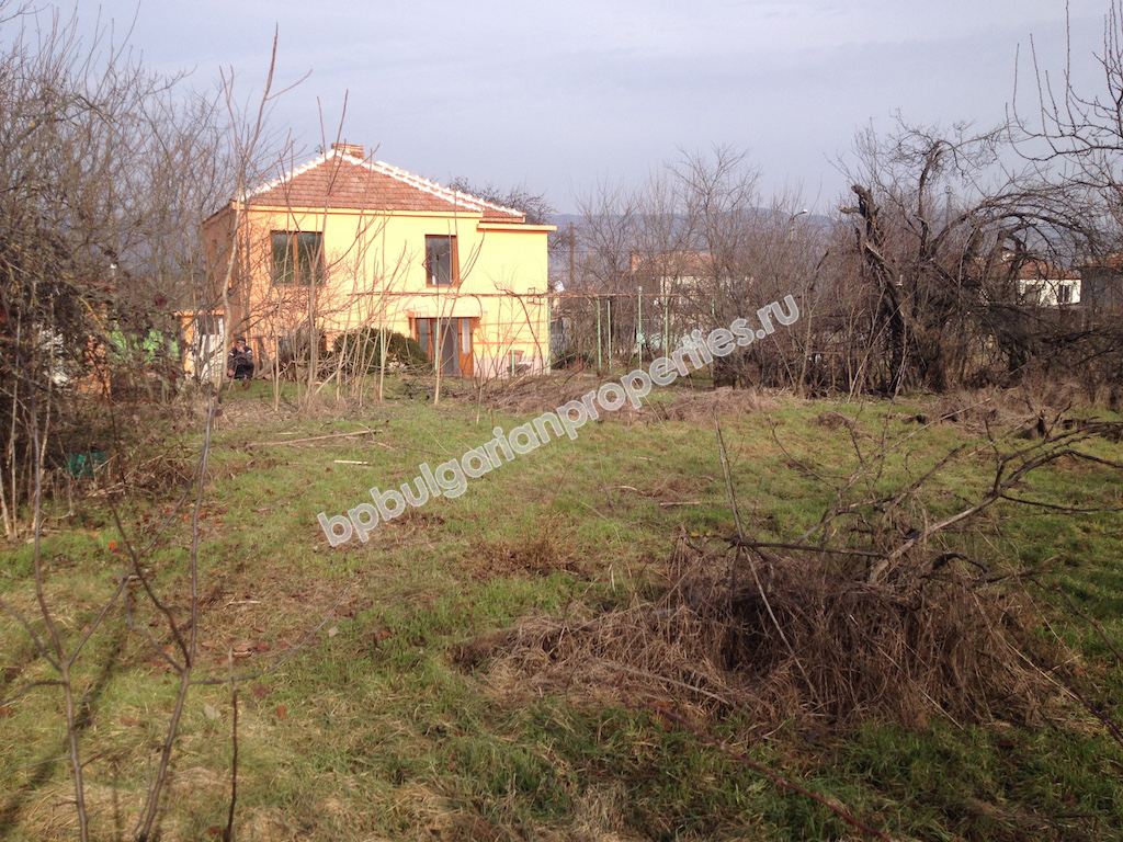 Полностью реновированный дом на продажу в деревне вблизи курорта Солнечный Берег и моря