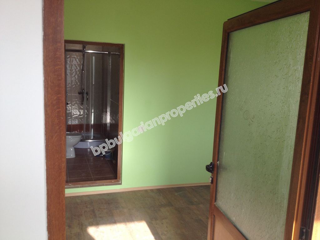 Полностью реновированный дом на продажу в деревне вблизи курорта Солнечный Берег и моря