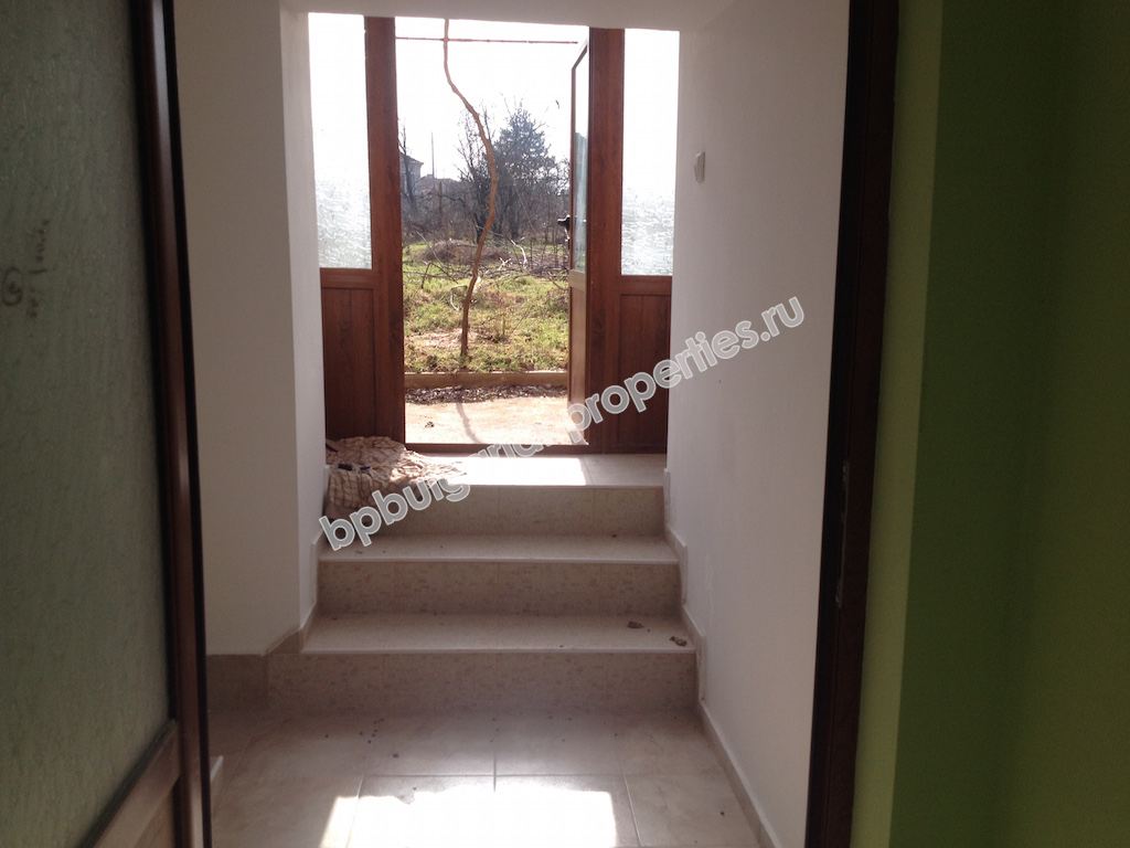 Полностью реновированный дом на продажу в деревне вблизи курорта Солнечный Берег и моря