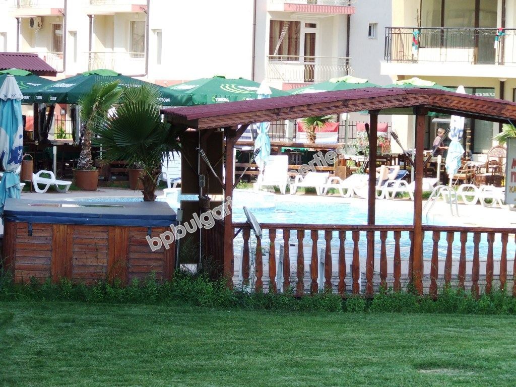 Меблированная двухкомнатная квартира близко к пляжу на продажу в курорте Солнечный Берег