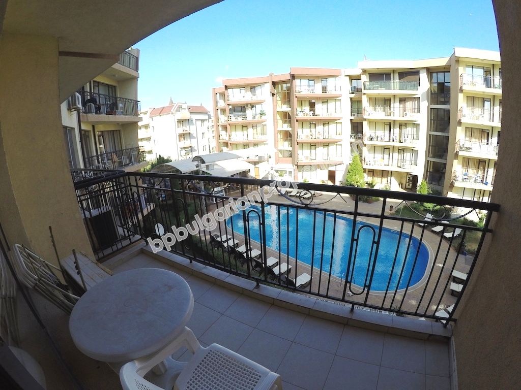 Меблированная двухкомнатная квартира близко к пляжу на продажу в курорте Солнечный Берег