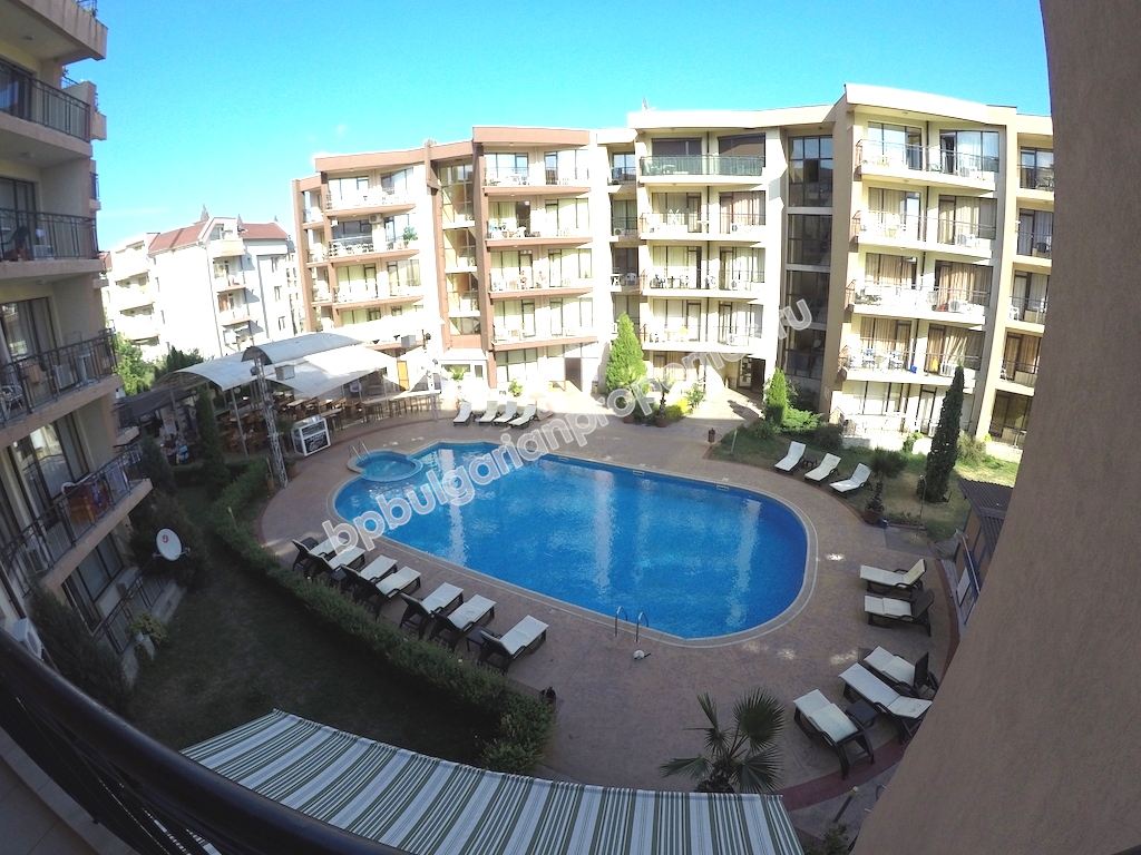 Меблированная двухкомнатная квартира близко к пляжу на продажу в курорте Солнечный Берег