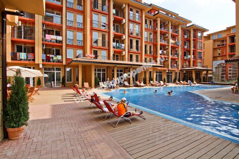 Просторная квартира недалеко от пляжа в курорте Солнечный берег