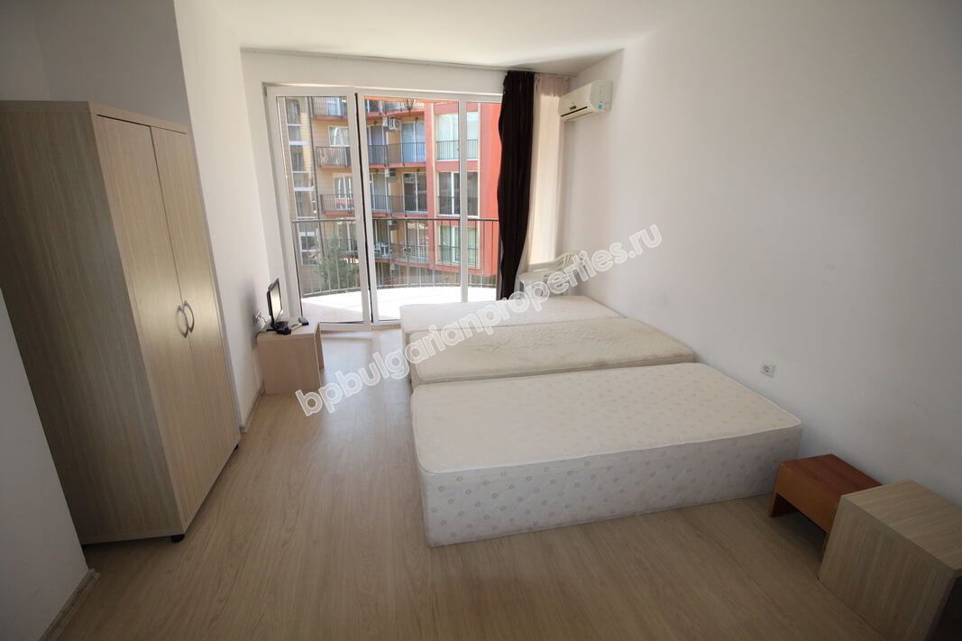 Просторная квартира недалеко от пляжа в курорте Солнечный берег