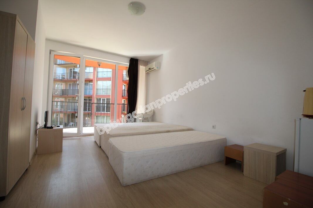 Просторная квартира недалеко от пляжа в курорте Солнечный берег