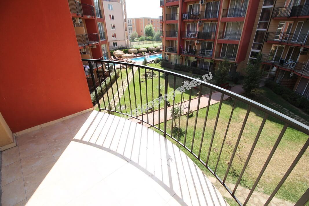 Просторная квартира недалеко от пляжа в курорте Солнечный берег