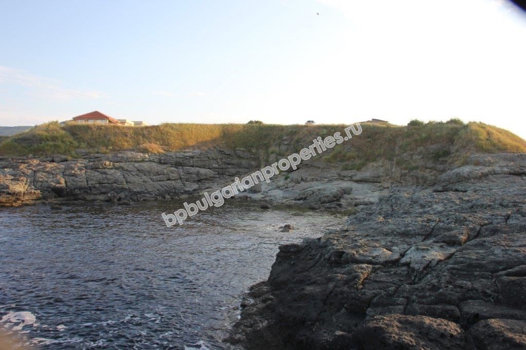 Участок с разрешением на строительство дома на первой линии в Царево