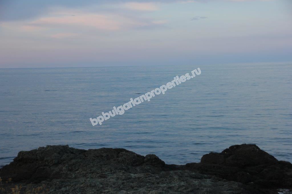 Участок с разрешением на строительство дома на первой линии в Царево