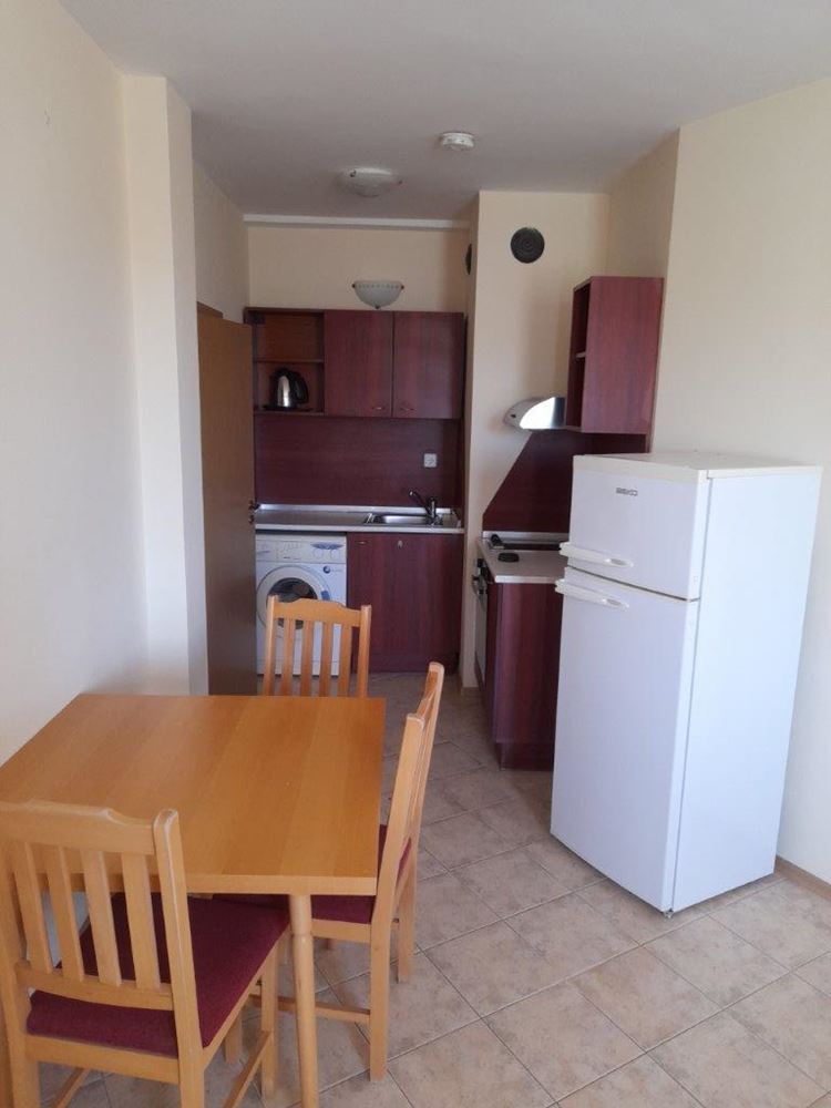 Меблированная двухкомнатная квартира в западной части Солнечного Берега