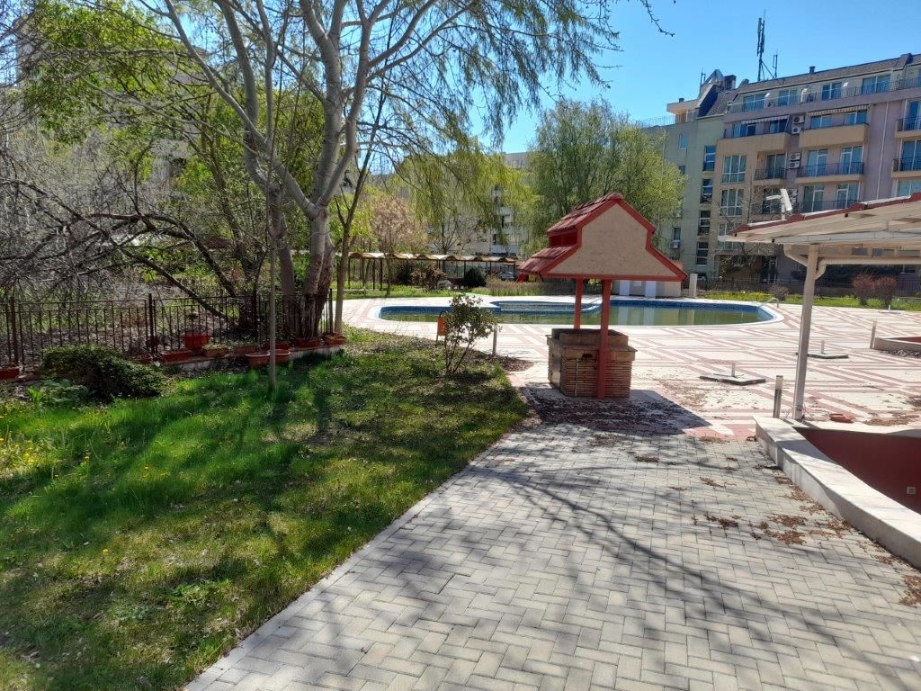 Меблированная двухкомнатная квартира в западной части Солнечного Берега