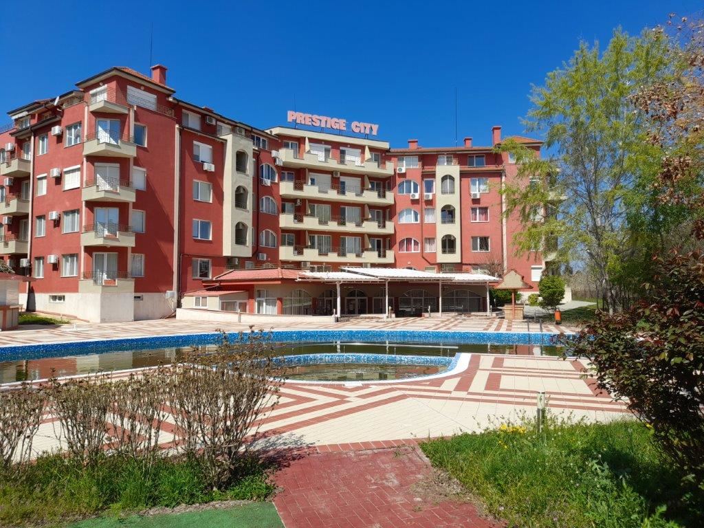 Меблированная двухкомнатная квартира в западной части Солнечного Берега