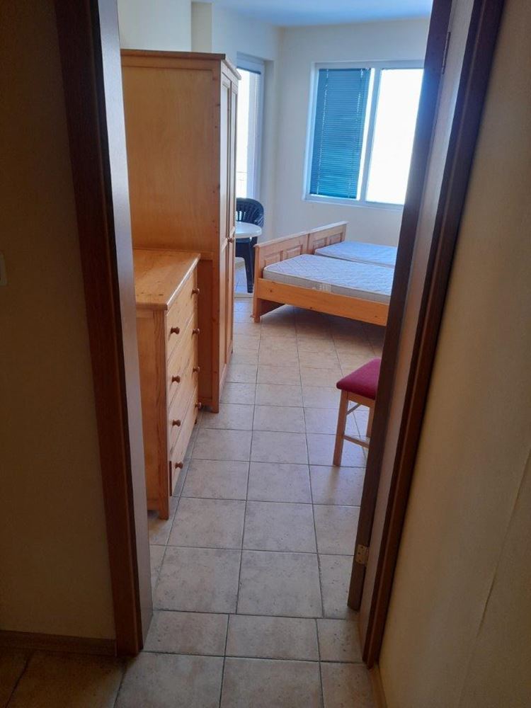 Меблированная двухкомнатная квартира в западной части Солнечного Берега