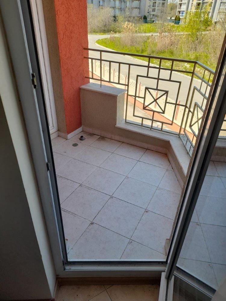 Меблированная двухкомнатная квартира в западной части Солнечного Берега