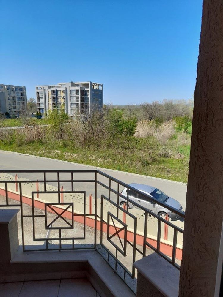 Меблированная двухкомнатная квартира в западной части Солнечного Берега