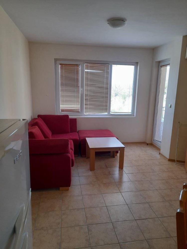 Меблированная двухкомнатная квартира в западной части Солнечного Берега