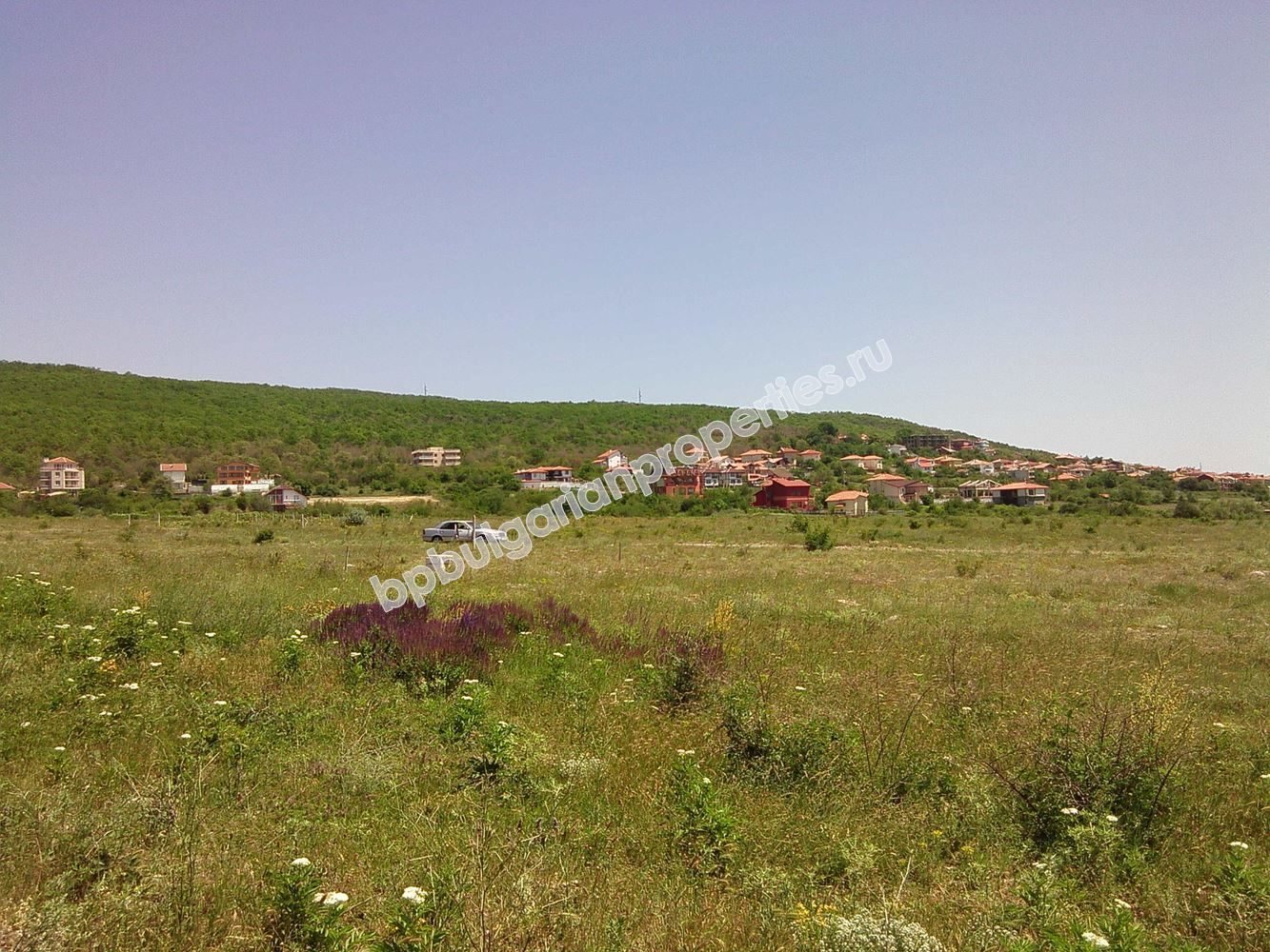 Два соседних участка под застройку в 4 км от моря