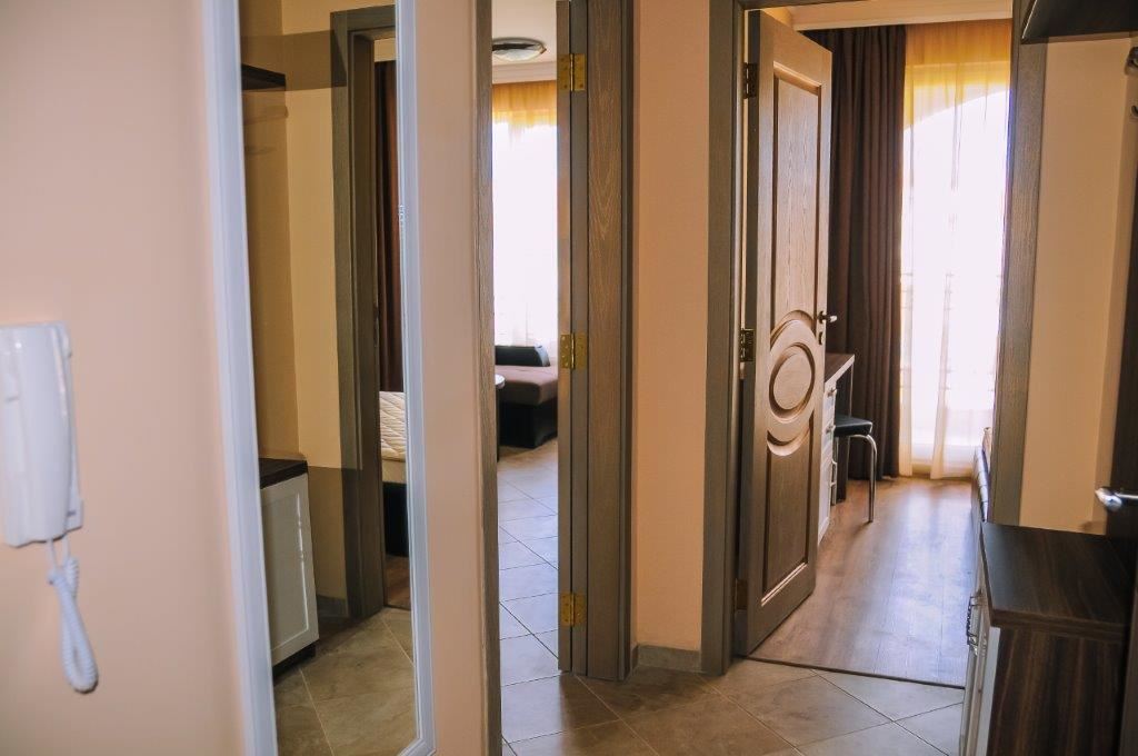 Предложение для инвестиции. Меблированные апартаменты в новом жилом комплексе в Равде