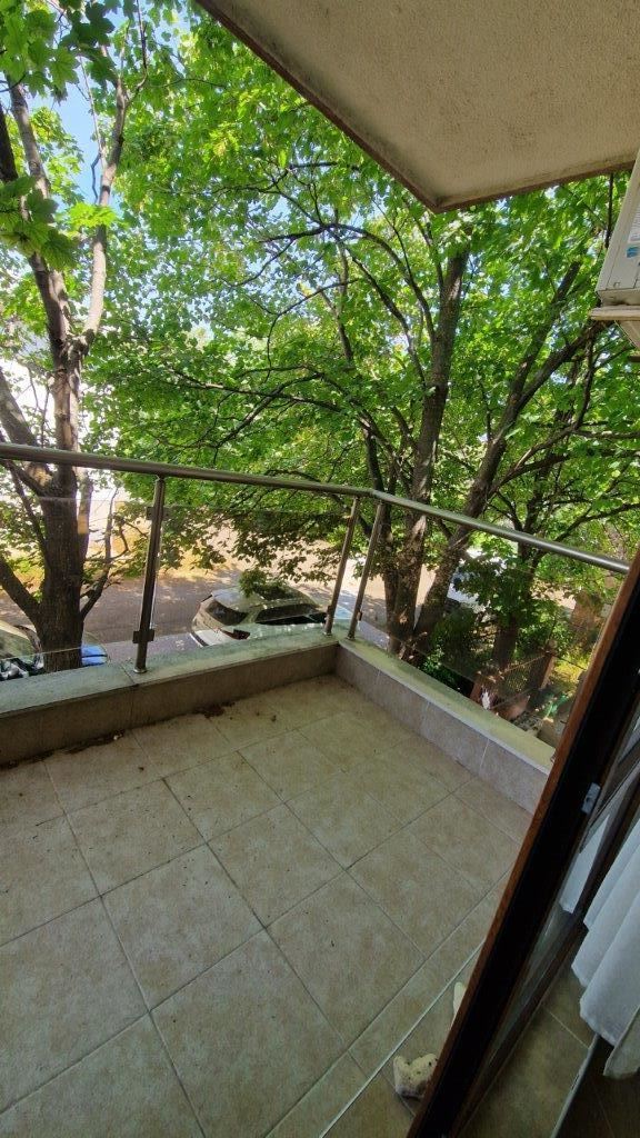 Квартира с одной спальней в жилом доме близко от моря в Равде