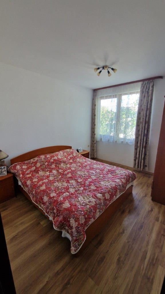 Квартира с одной спальней в жилом доме близко от моря в Равде