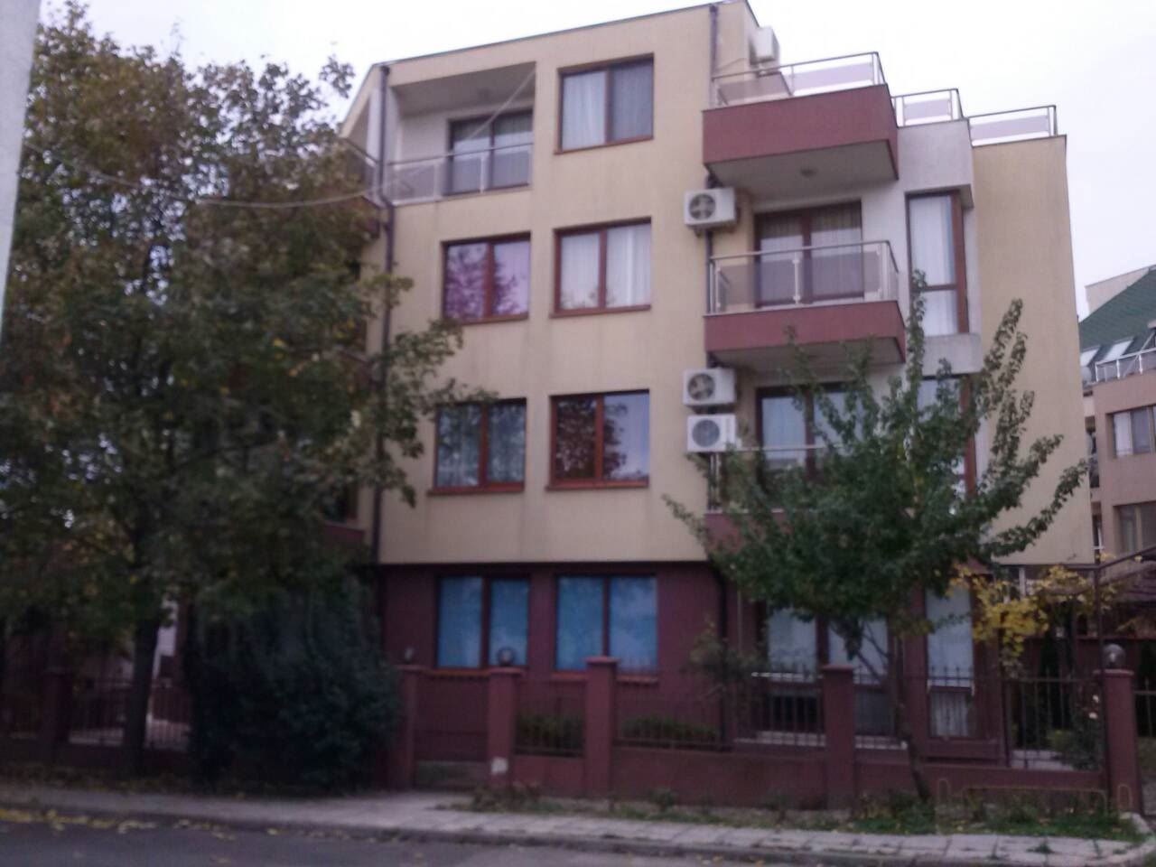 Квартира с одной спальней в жилом доме близко от моря в Равде