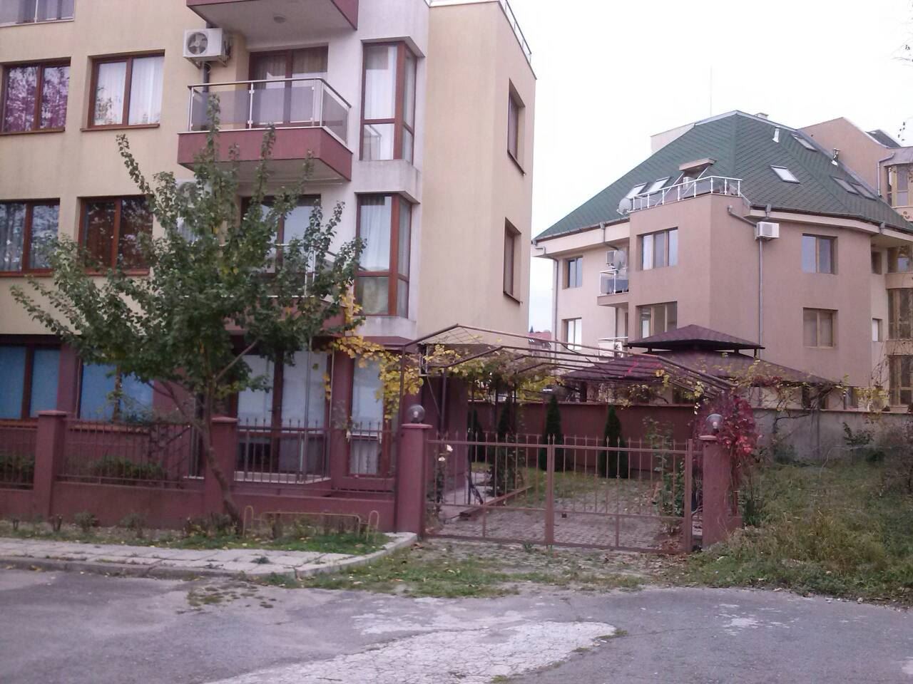 Квартира с одной спальней в жилом доме близко от моря в Равде