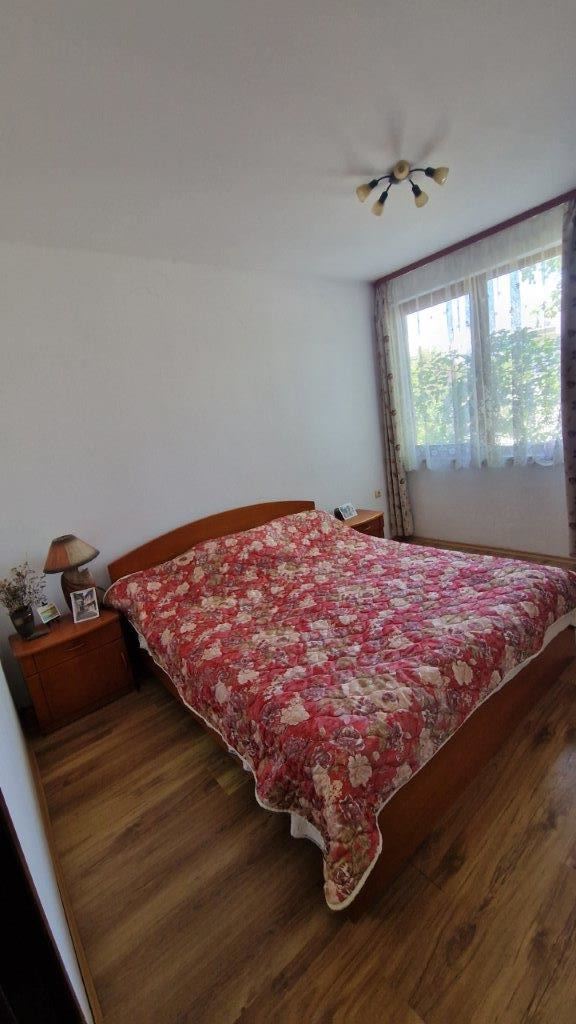 Квартира с одной спальней в жилом доме близко от моря в Равде