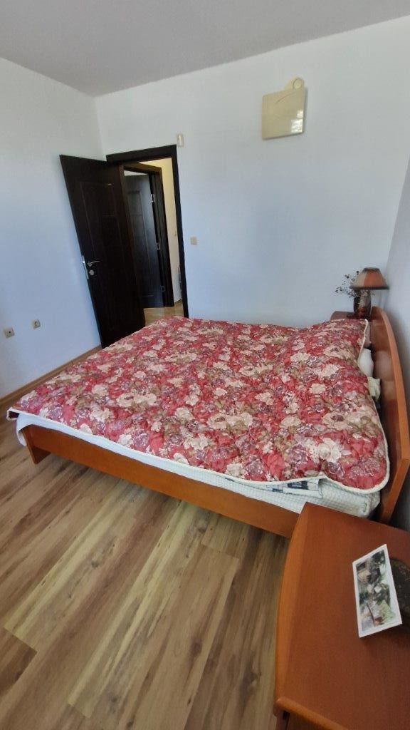 Квартира с одной спальней в жилом доме близко от моря в Равде