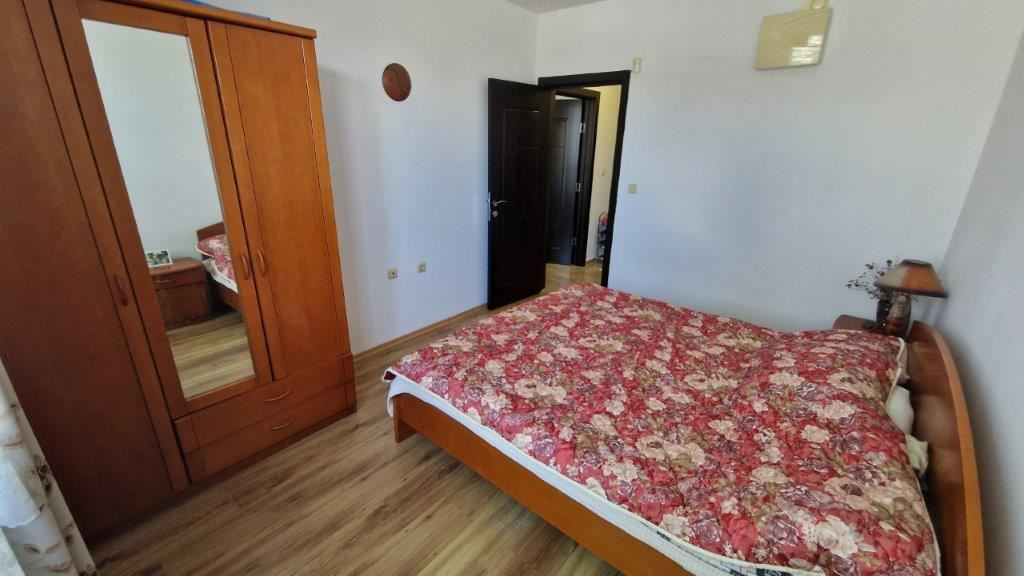 Квартира с одной спальней в жилом доме близко от моря в Равде