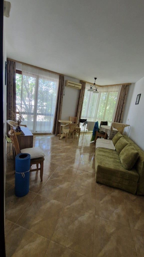 Квартира с одной спальней в жилом доме близко от моря в Равде