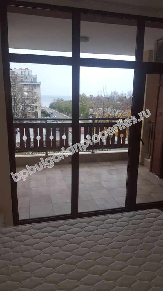 Меблированные апартаменты-люкс с видом на море рядом с пляжем в Равде