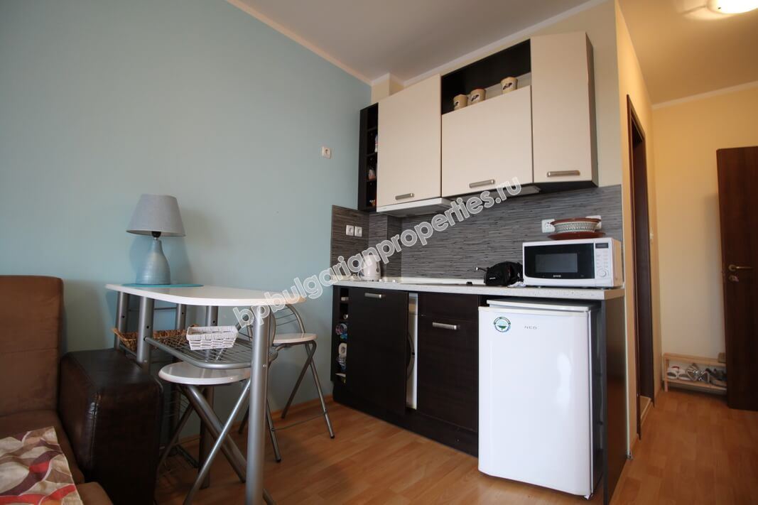 Дешевая студия с новой мебелью близко от моря в Болгарии