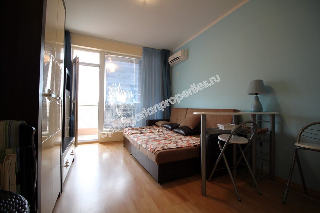 Дешевая студия с новой мебелью близко от моря в Болгарии