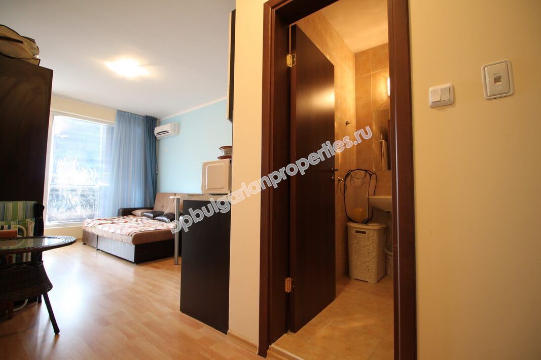 Дешевая студия с новой мебелью близко от моря в Болгарии