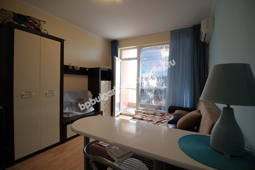 Дешевая студия с новой мебелью близко от моря в Болгарии