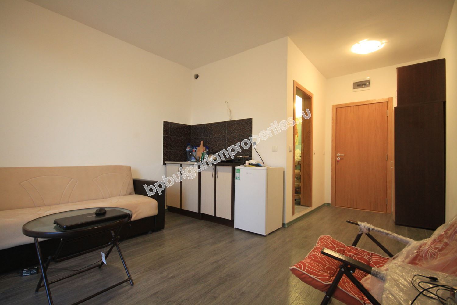 Дешевая студия в закрытом комплексе близко от пляжа на Солнечном Берегу