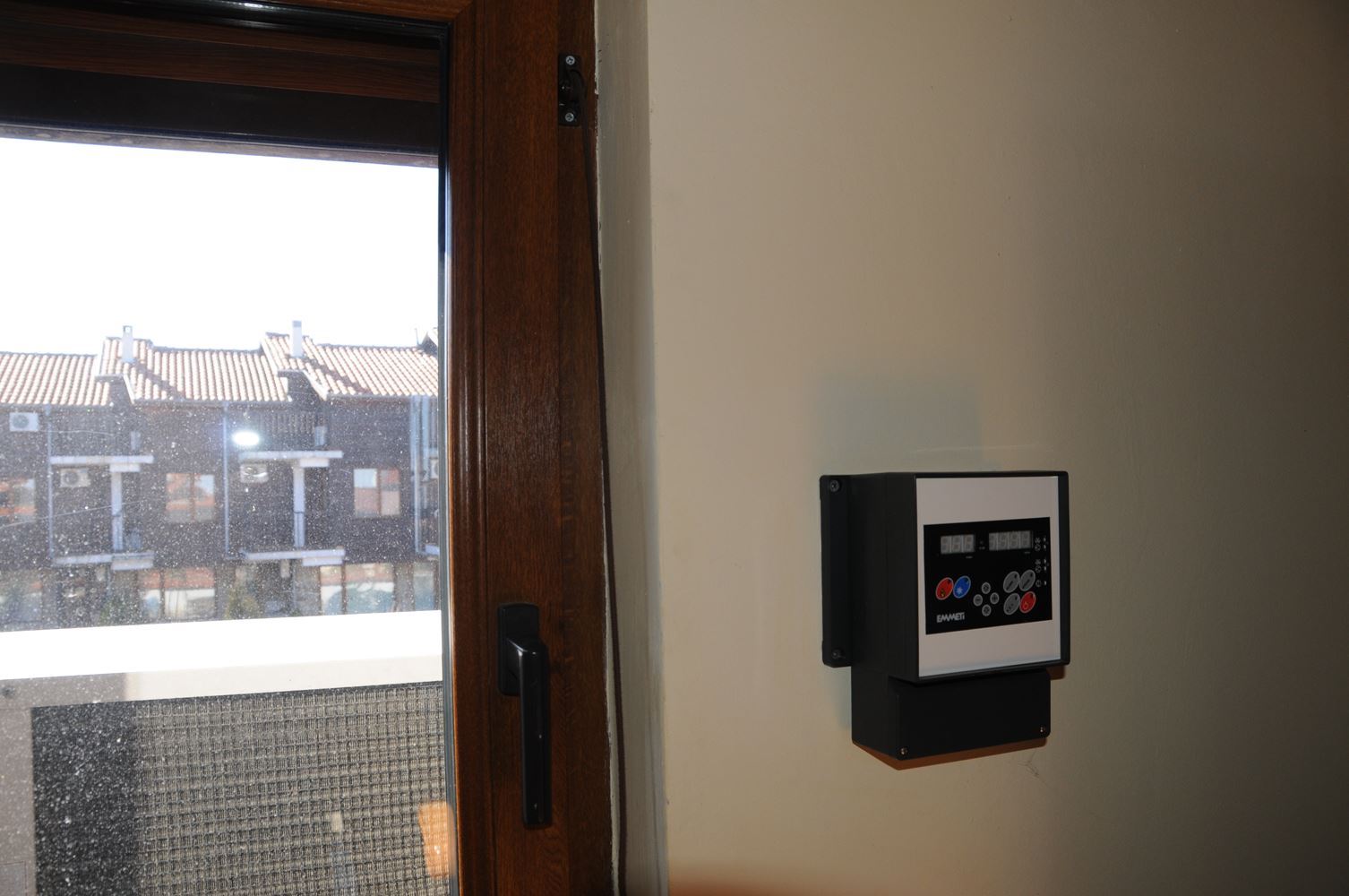 Трехэтажный меблированный дом в комплексе с бассейном в 50 м от Райского залива, Созополь