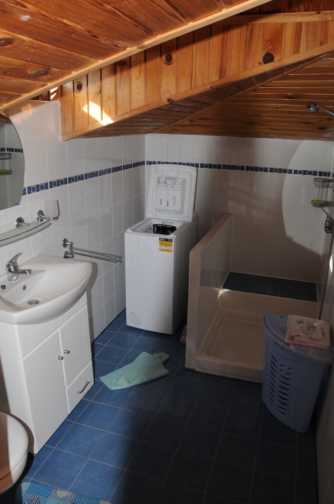 Трехэтажный меблированный дом в комплексе с бассейном в 50 м от Райского залива, Созополь