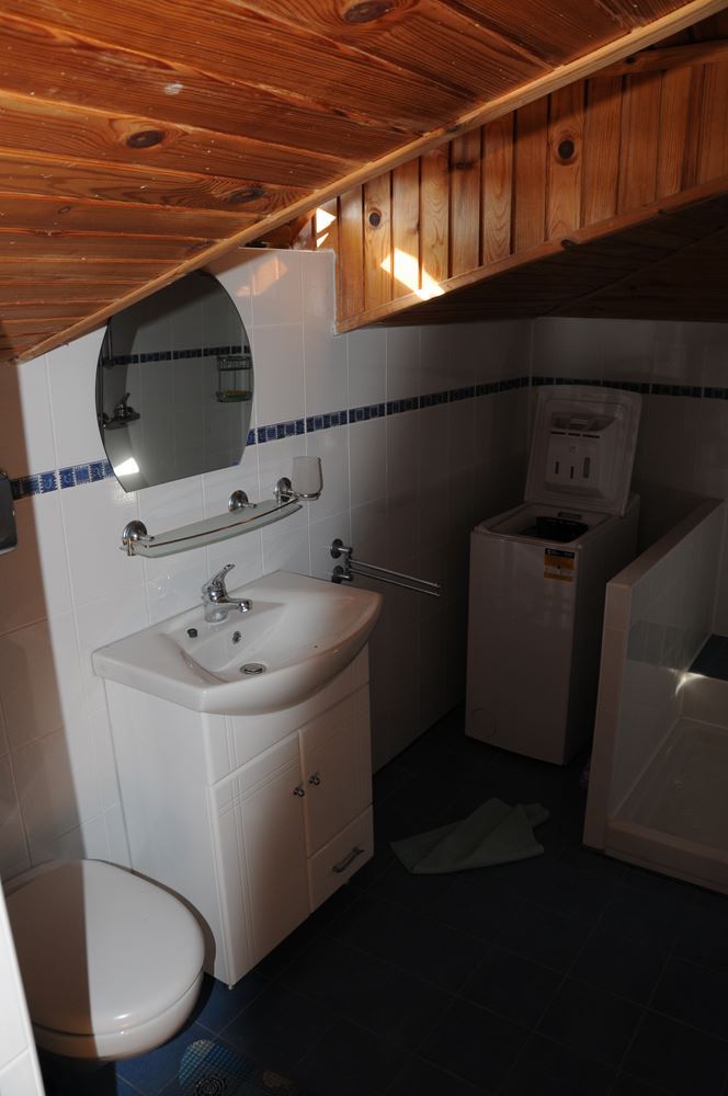 Трехэтажный меблированный дом в комплексе с бассейном в 50 м от Райского залива, Созополь