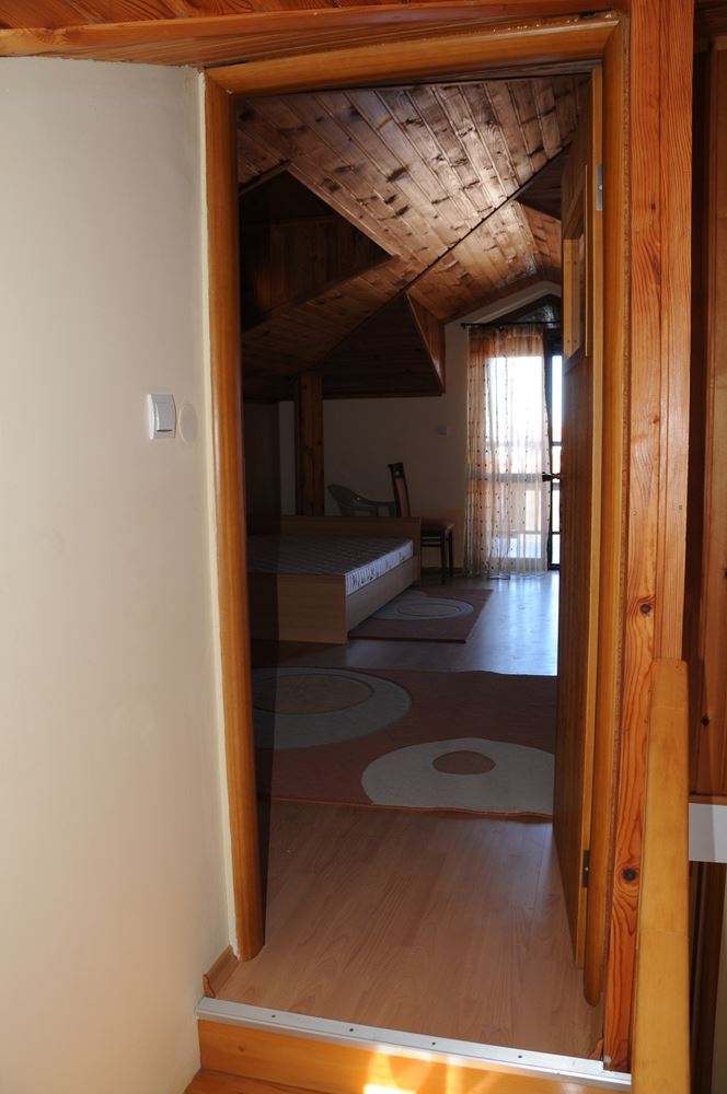 Трехэтажный меблированный дом в комплексе с бассейном в 50 м от Райского залива, Созополь