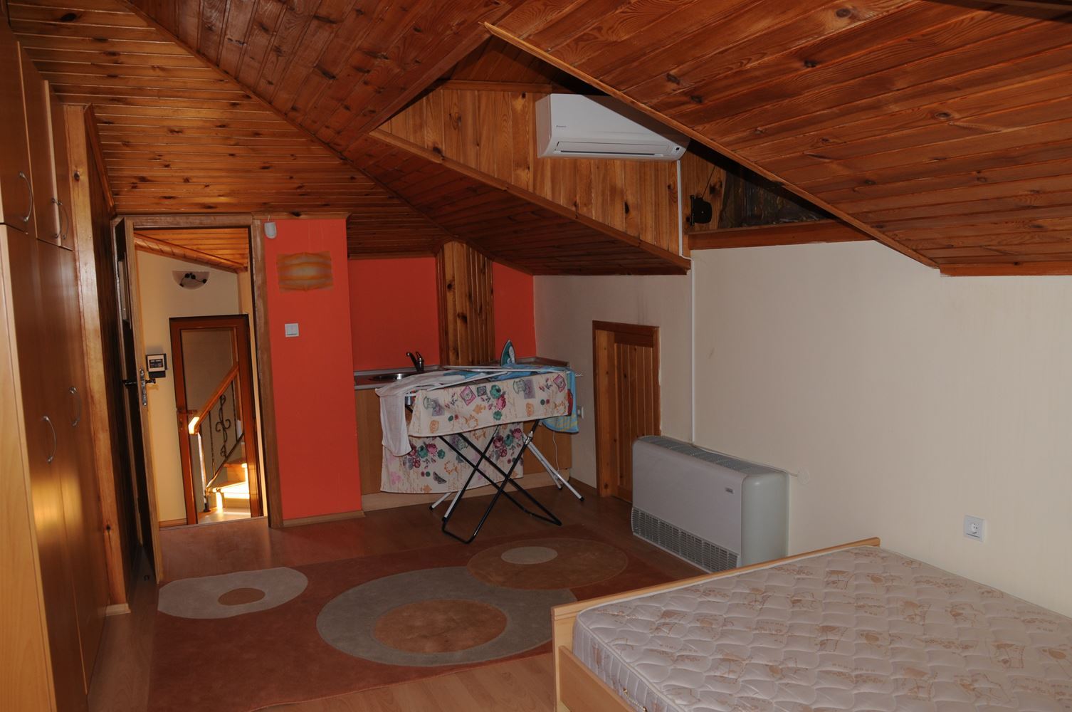 Трехэтажный меблированный дом в комплексе с бассейном в 50 м от Райского залива, Созополь