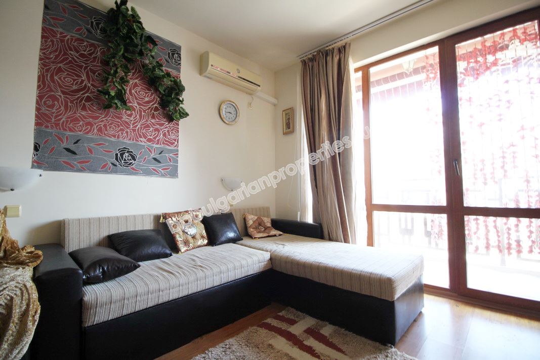 Меблированная недорогая студия в комплексе с бассейном близко от моря, Святой Влас