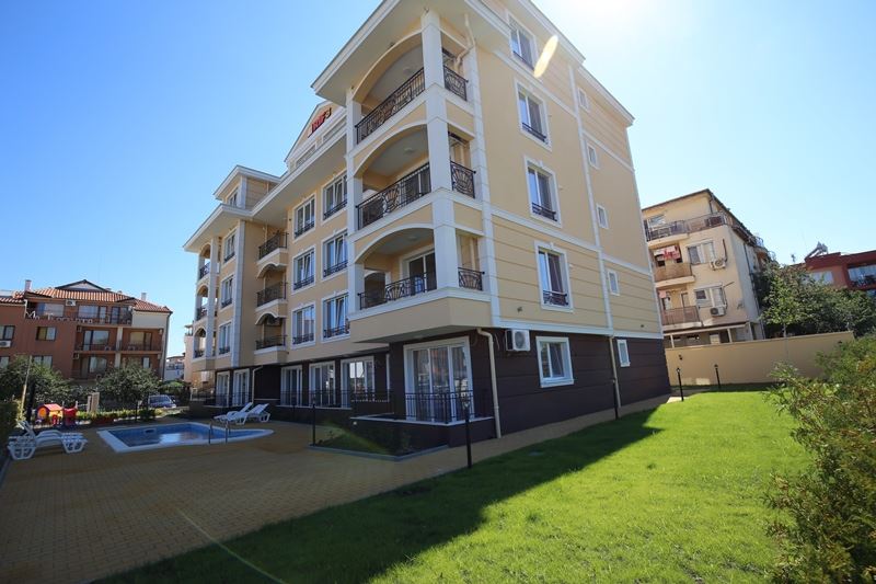 Однокомнатная квартира-студия в комплексе с бассейном близко от пляжа